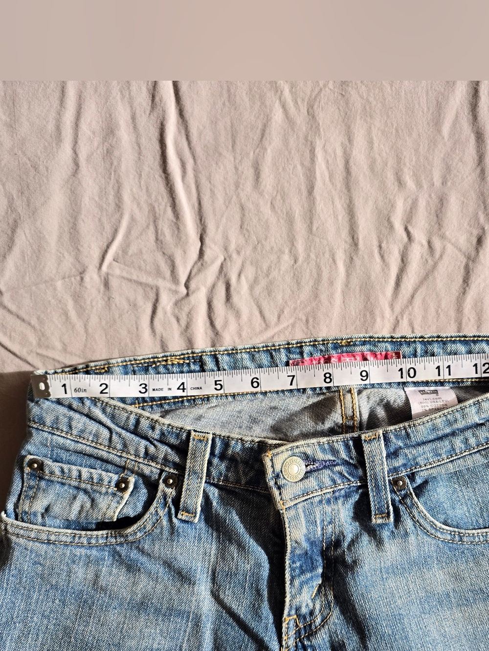 Women's Levi's 524 Too Superlow Flare Cut Blue Jeans - Size 7 (Pink Label) - Picture 4 of 10